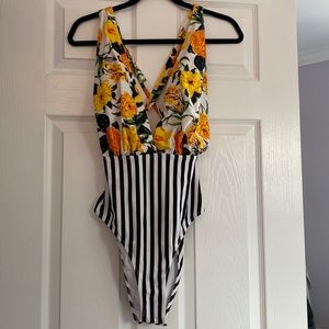 NWT! Brand new, never worn Cupshe One-piece swimsuit